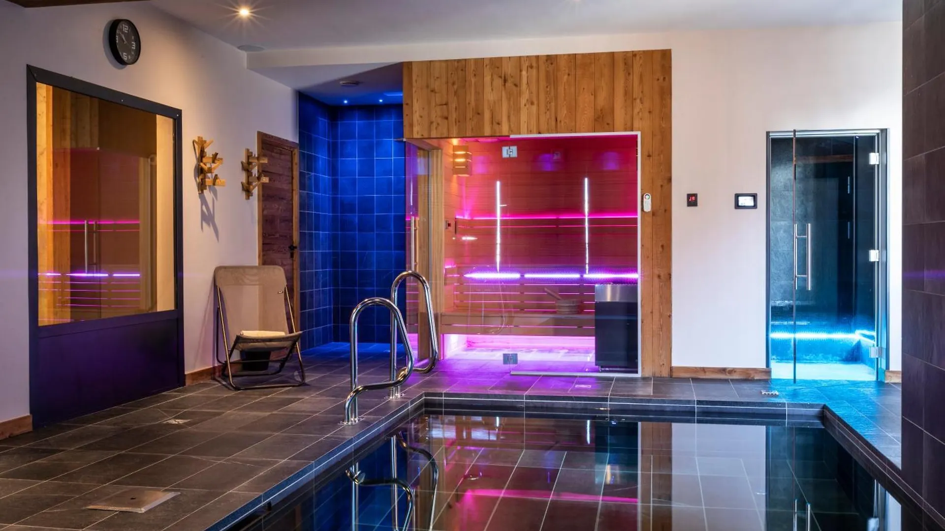 Chalet Carte Blanche Golden Jubilee Val Thorens 0*,